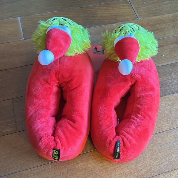 Grinch Adult Unisex Slippers Red Green Christmas Sz M/L - Picture 2 of 4